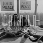 24-04-1969 John Lennon & Yoko Ono at Hilton Hotel Amsterdam, The Netherlands. On behalf of -Bed Peace/Hair Peace-. April 24, 1969.

[keywords]Black & White Image, In Bed[/keywords]